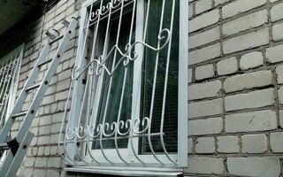 решетка кованая дутая белого цвета